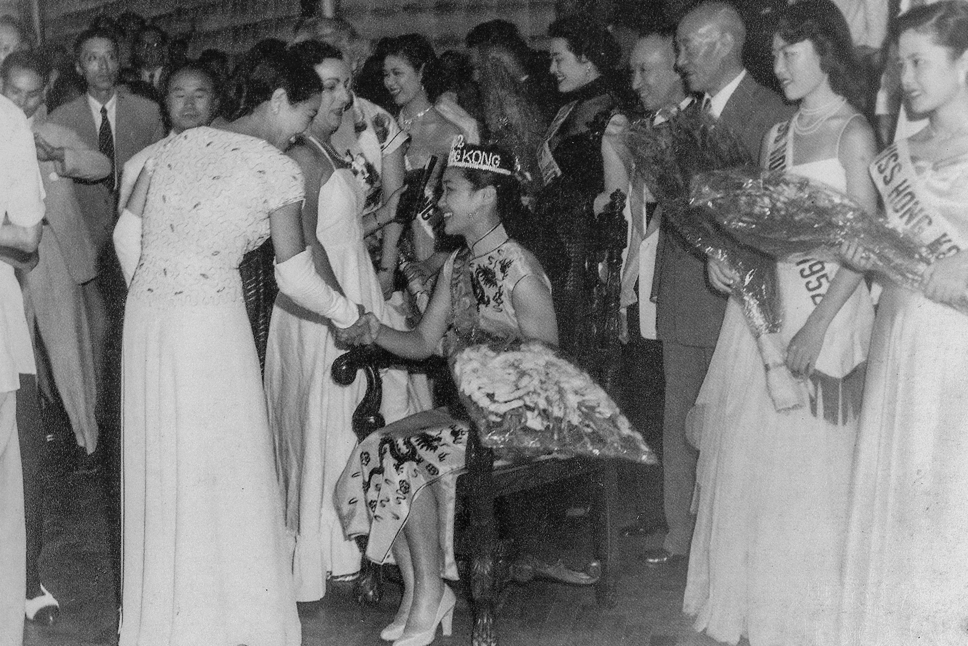 1952年在麗池夜總會舉辦的香港小姐選舉。（圖片來源：鄭寶鴻提供）