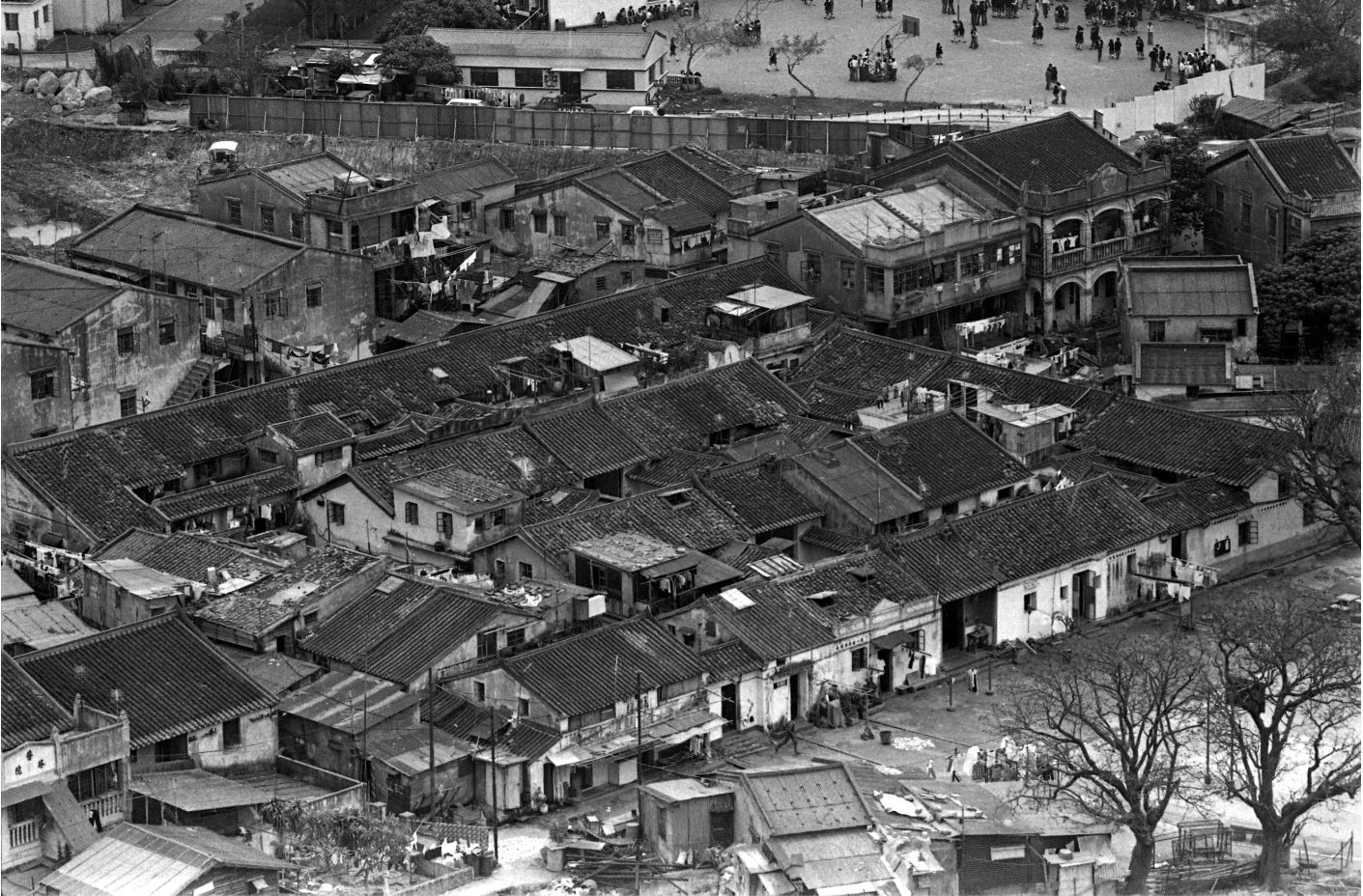 三棟屋是典型的客家圍村，於1786年由陳姓客家人建立。