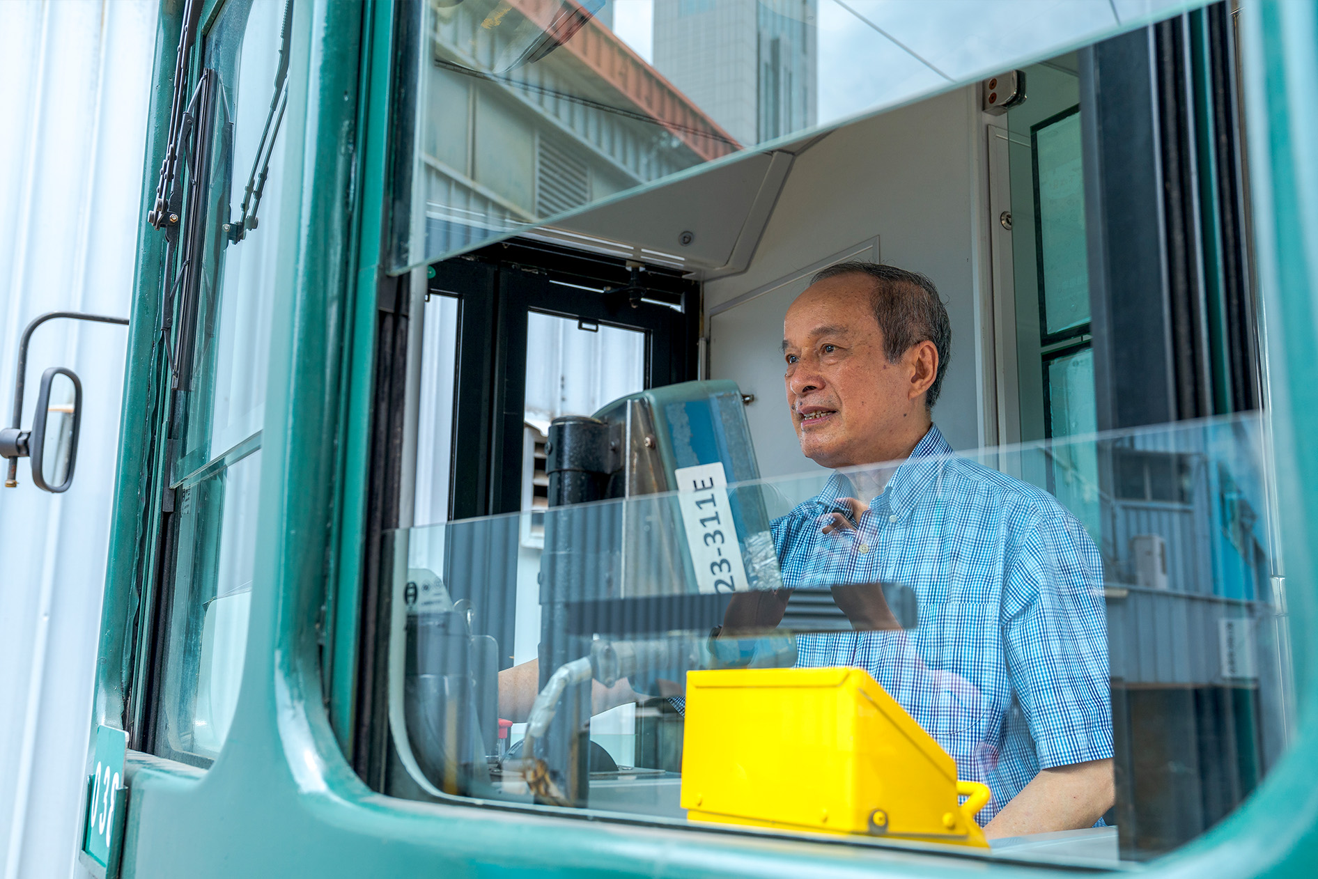 香港掌故專家鄭寶鴻趁電車遊講解銅鑼灣至北角的街道變遷。