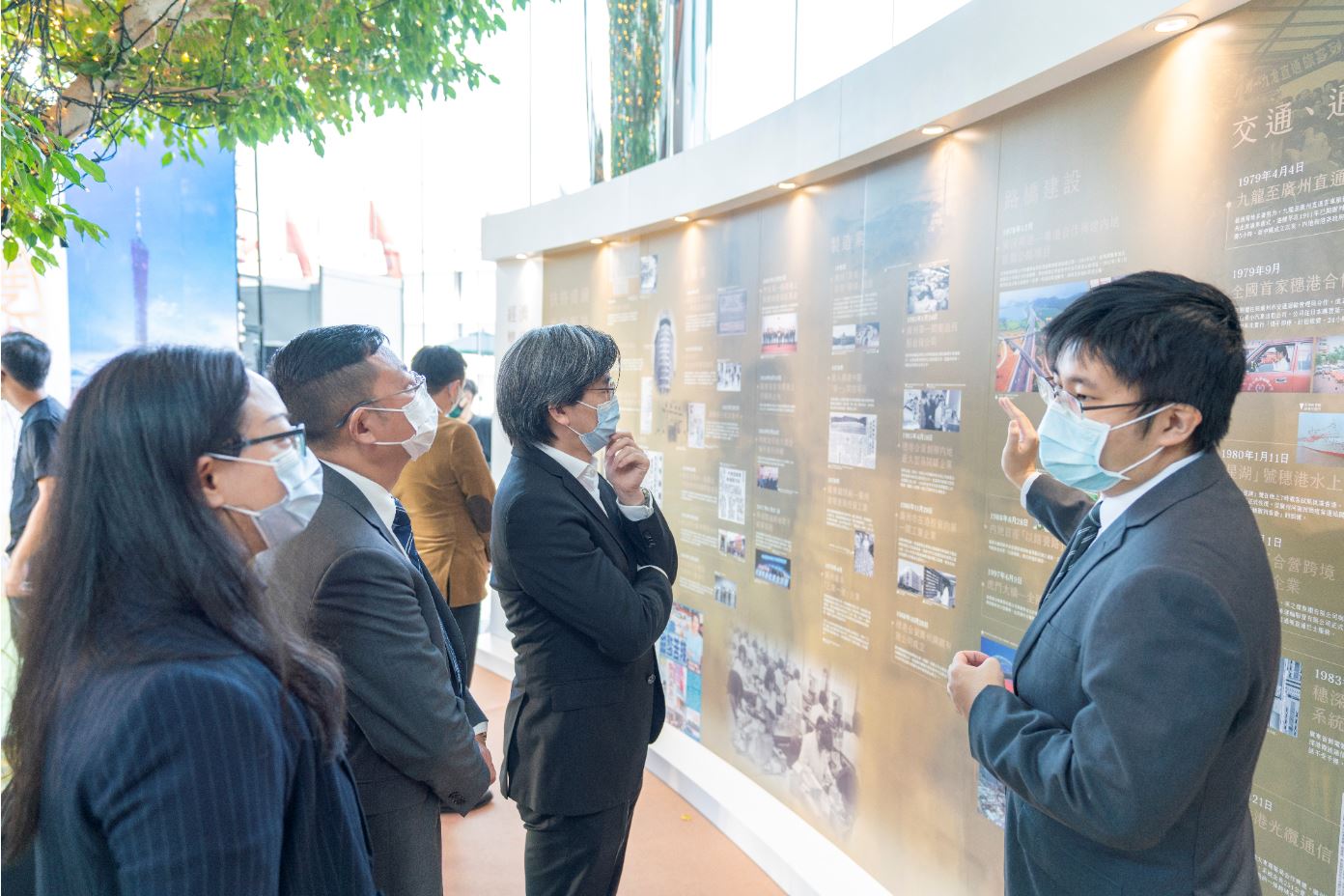 『同舟共濟 志同道合』港穗雙城圖片展覽」在香港及廣州兩地透過300多張珍貴的圖片及展品，呈現兩地兩千多年在歷史、文化、社會、經濟等各方面的深厚淵源。
