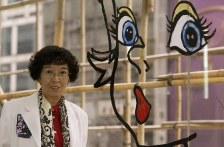 半世紀前的時裝KOL「13点」已故「紙上時裝設計師」李惠珍變出數千摩登造型   特別郵票品本月7日起發售