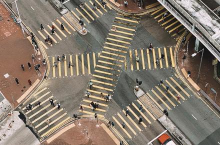 「港版澀谷」全港首個對角行人過路處 1950年代香港首座自動交通燈系統啟用