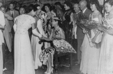 1952年在麗池夜總會舉辦的香港小姐選舉。（圖片來源：鄭寶鴻提供）