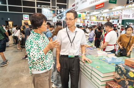 香港書展2025 中心副總編輯孫文彬博士與中華書局進行交流